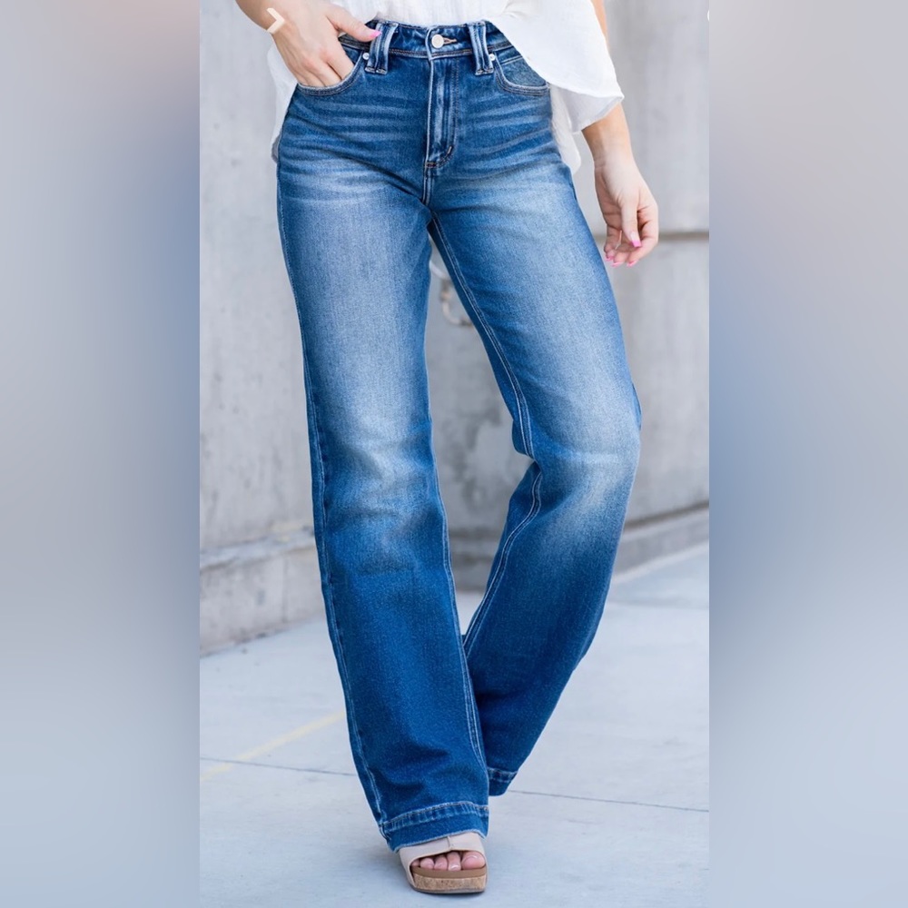 KanCan Holly High Rise Wide Trouser Hem Flare Jeans. NWT Cute & super flattering